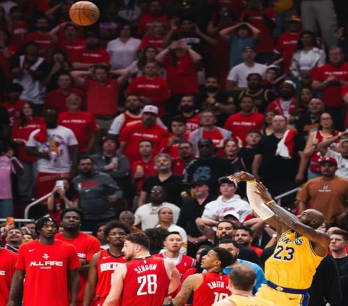 詹姆斯生涯总得分助攻篮板__詹姆斯刷助攻