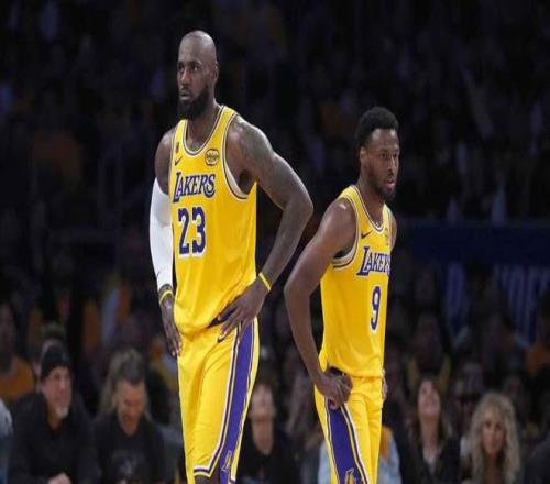 湖人队第三场比赛获胜后，道奇队向他们表示祝贺