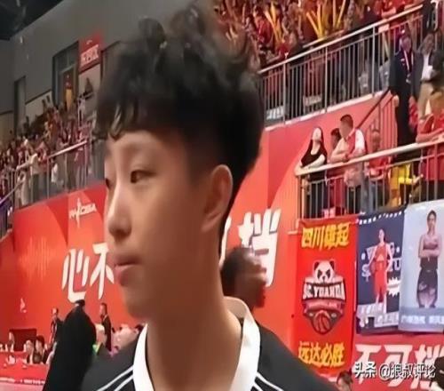 四川女篮夺冠夜！冉珂嘉惨遭DNP今夏是否赴美打球引外界猜想