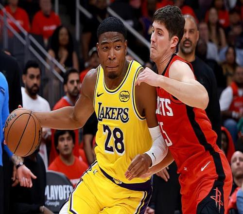 出场时间太长了！湖人锋线大将在第一节大爆发之后便陷入了沉寂