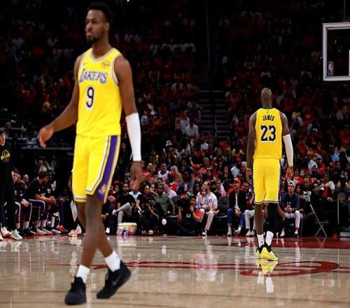 不仅在防守端有所作为，布朗尼在进攻端也为湖人提供了一些支持