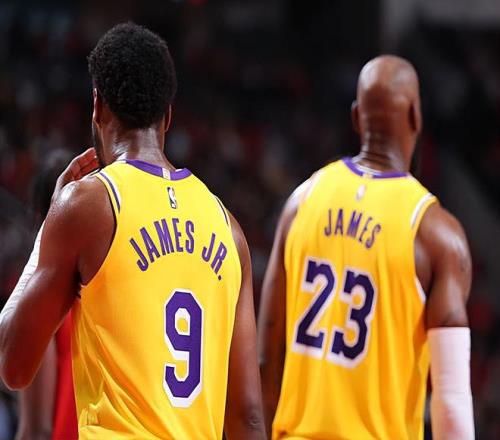 _进攻三秒防守三秒_进攻人盯人防守