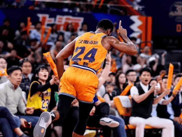 上海残阵都能掀翻山东！8人轮换各个发挥，这阵容厚度太恐怖了！_上海残阵都能掀翻山东！8人轮换各个发挥，这阵容厚度太恐怖了！_