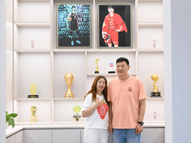 女篮首钢教练许利民__辽宁女篮韩教练