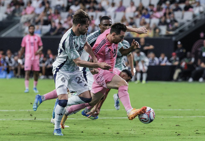 梅西被激怒__梅西进攻