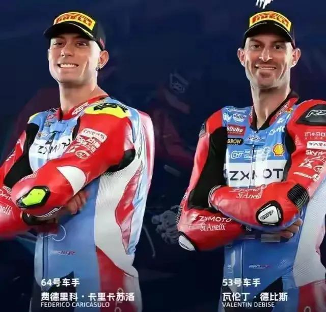 机车重要，车手更重要！53号车手助张雪机车赢比赛，64号却在摔车__机车重要，车手更重要！53号车手助张雪机车赢比赛，64号却在摔车