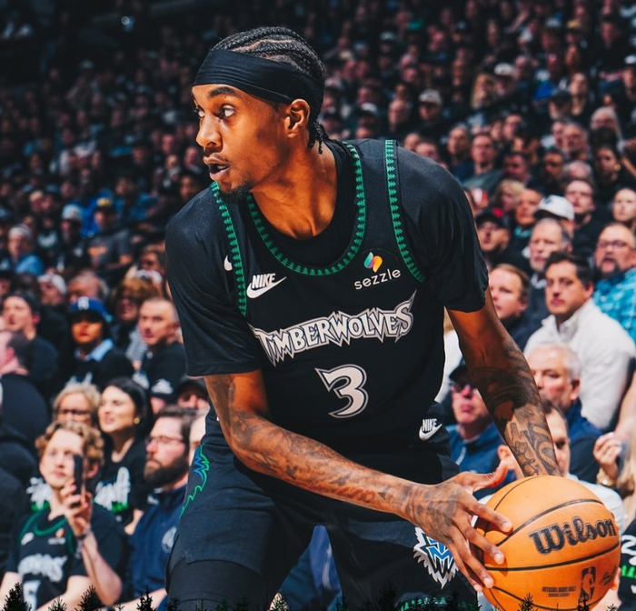 甄子丹获外媒大赞_李宇春男友没人敢爆_