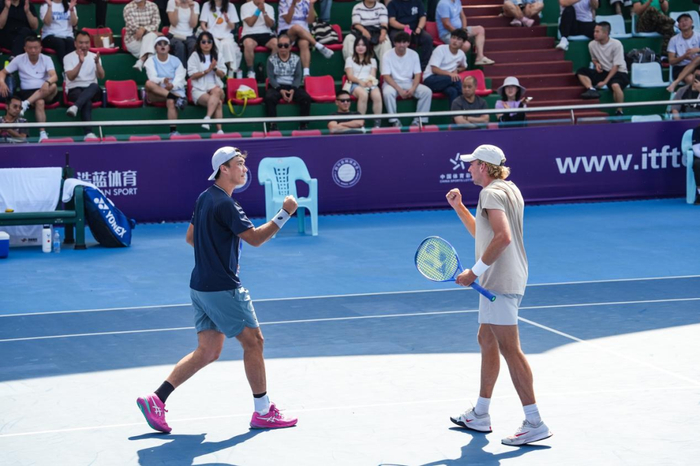 逆转夺冠！王傲然/查尔顿斩获2026国窖1573泸州国际网球公开赛男双冠军__泸州的世界冠军