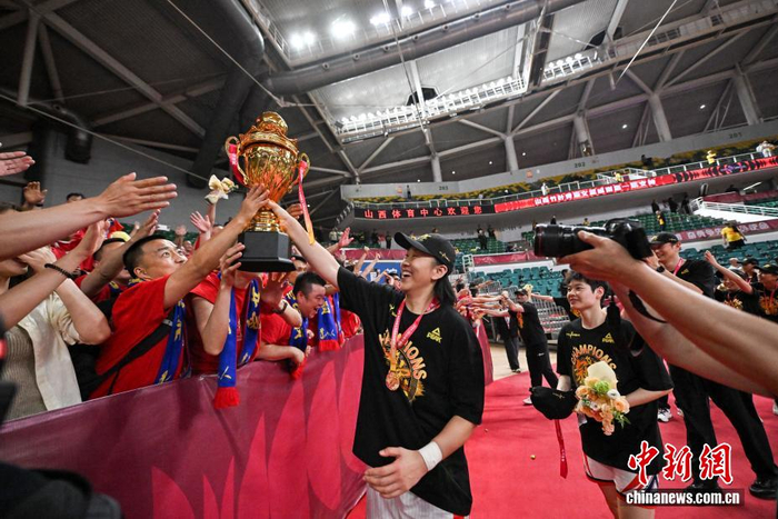 _荷兰足球队夺得那一个杯冠军_山西竹叶青队