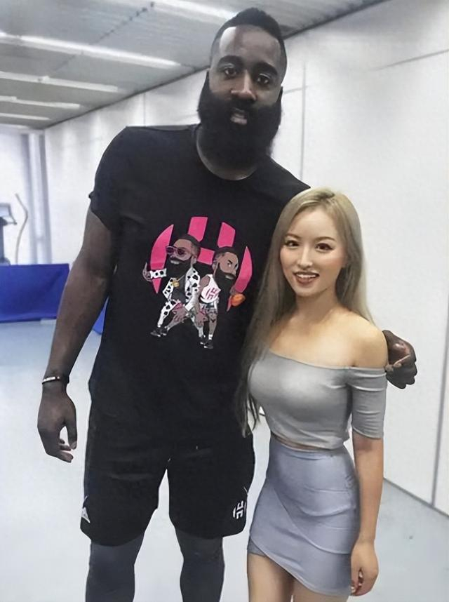 就在今天，韦德用16年创造的季后赛纪录，被哈登打破了