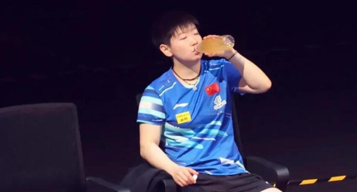 禁用塑料杯__塑料瓶应不应该被禁止