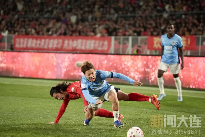 一首鼓舞大连足球士气的歌_大连的足球烧了_