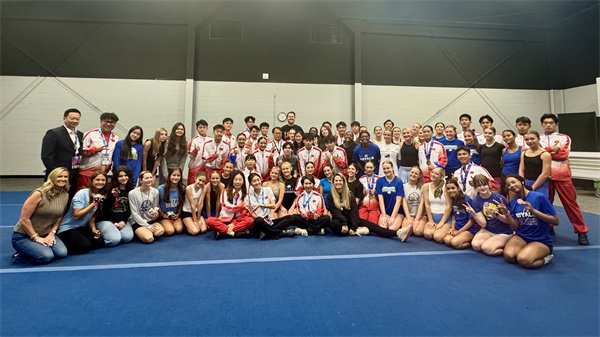 火花啦啦操12人变队__沈阳大学啦啦操队